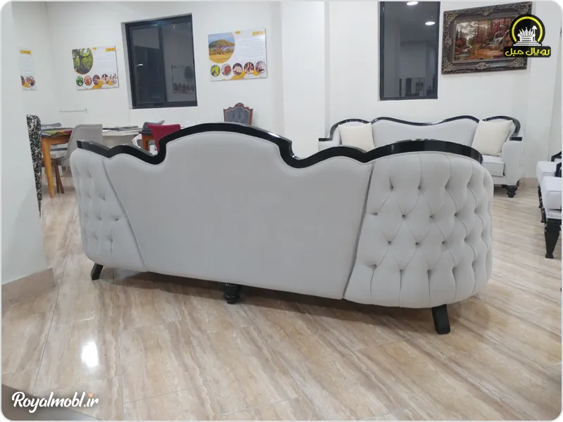 نمای پشت کاناپه سه نفره کلاسیک ایوانا