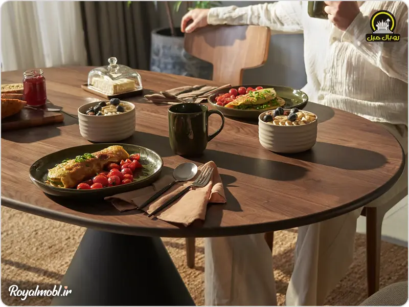 محافظت از میز ناهارخری چوبی در برابر ظروف داغ